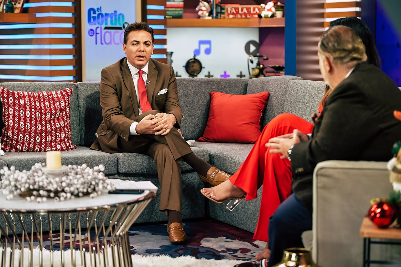 El cantante Cristian Castro llegó al foro del programa para platicar con los conductores, tras su participación en Nuestra Belleza Latina.