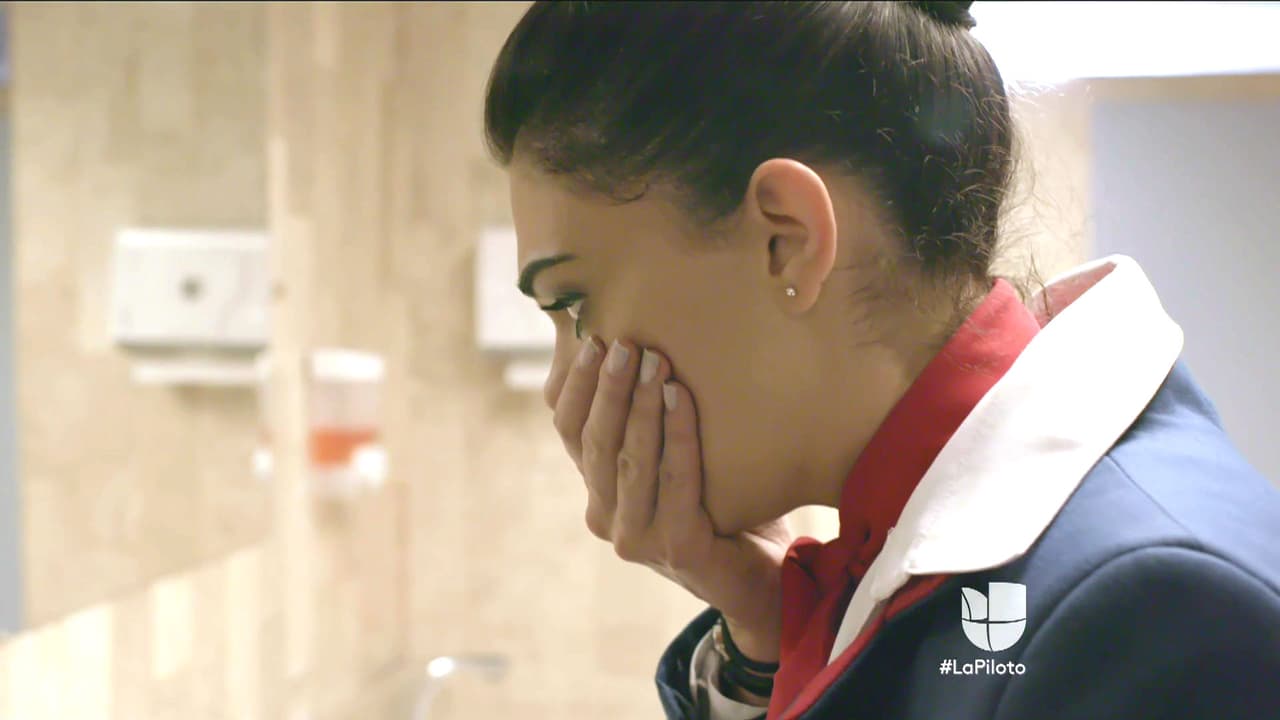 Llena de temor abrió la maleta y se quedó helada al descubrir que había mucho dinero.