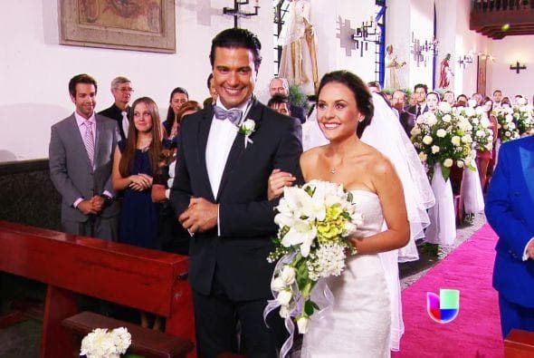 El final de 'Qué pobres tan ricos' también fue inolvidable. Después de tantas aventuras, 'Lupita' y 'Miguel Ángel' llegaron al altar.