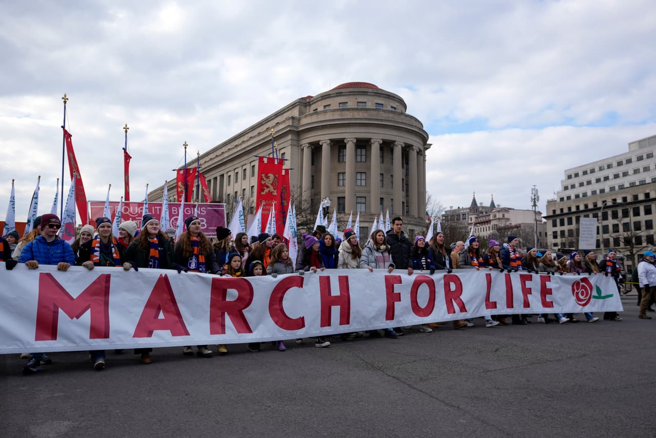 La Marcha por la Vida reunió a distintas agrupaciones en su mayoría religiosas para protestar contra el aborto.
