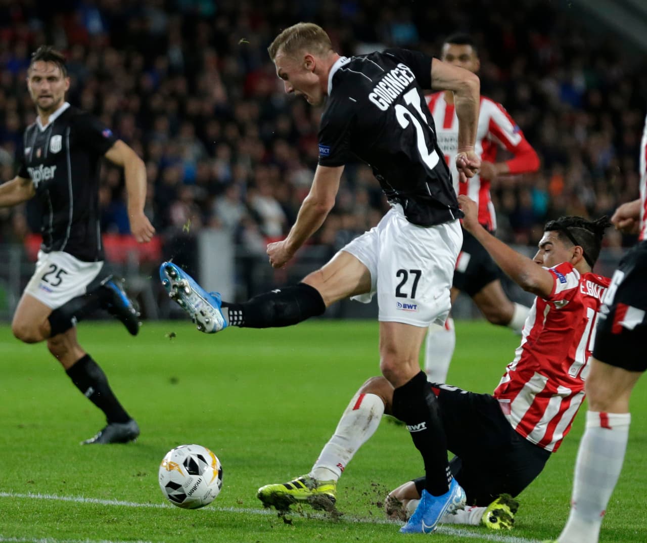 PSV no logra doblegar a un débil LASK y se llevan un punto en el Philips Stadion.