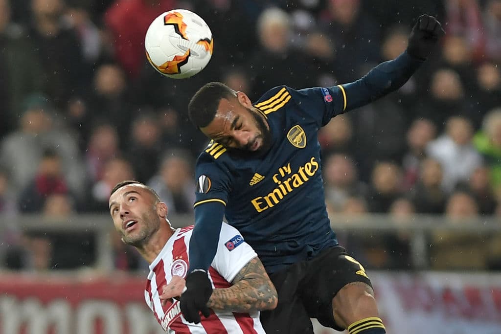 El Arsenal despierta, pues Aubameyang se coloca en una posición prometedora por la derecha, pero su tiro cruza la portería muy lejos todavía.