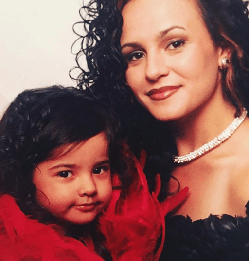 Su verdadero nombre es Rebbeca Marie Gómez, pero es conocida como Becky G.