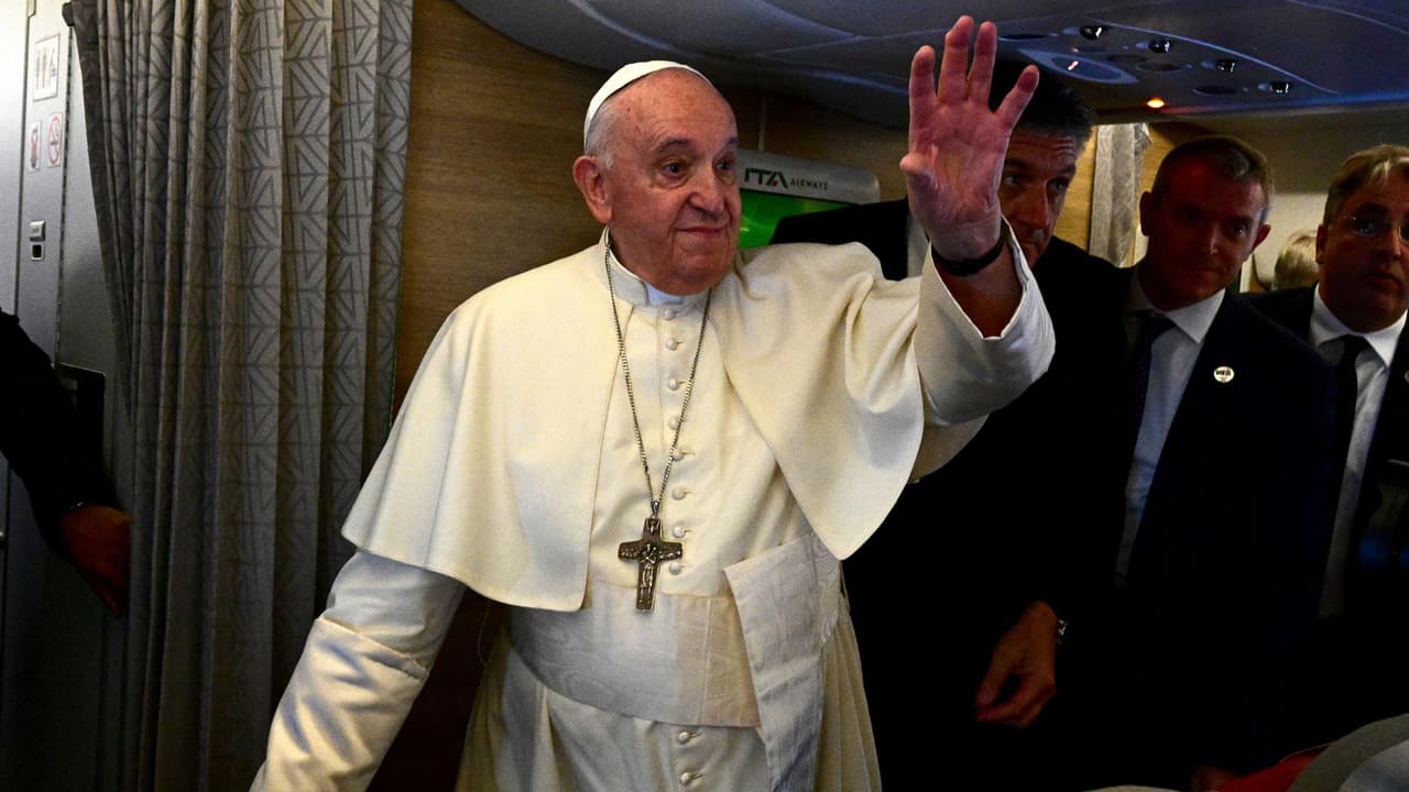 Con su salud debilitada y usando bastón y silla de ruedas, Francisco adelanta desde este domingo el viaje número 37 de su papado, que ha descrito como penitencial. Se espera que el pontífice se disculpe con los pueblos autóctonos canadienses por hechos ocurridos en escuelas dirigidas por la iglesia católica. 
<b>Más noticias en </b>
<a href="https://www.univision.com/noticias" target="_blank">Univision </a>