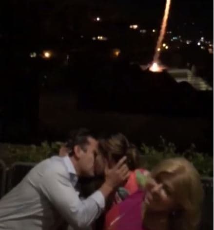 "El día en que tu sueño se hizo realidad: 29 de septiembre 2018. Te admiro y estoy tan orgullosa de ti. Te amo y mi mamá de testigo de nuestro amor. El cielo y las estrellas, noche mágica [...]" agregó la actriz de 48 años de edad junto a un clip donde ella y su pareja celebran la inauguración de un proyecto empresarial.