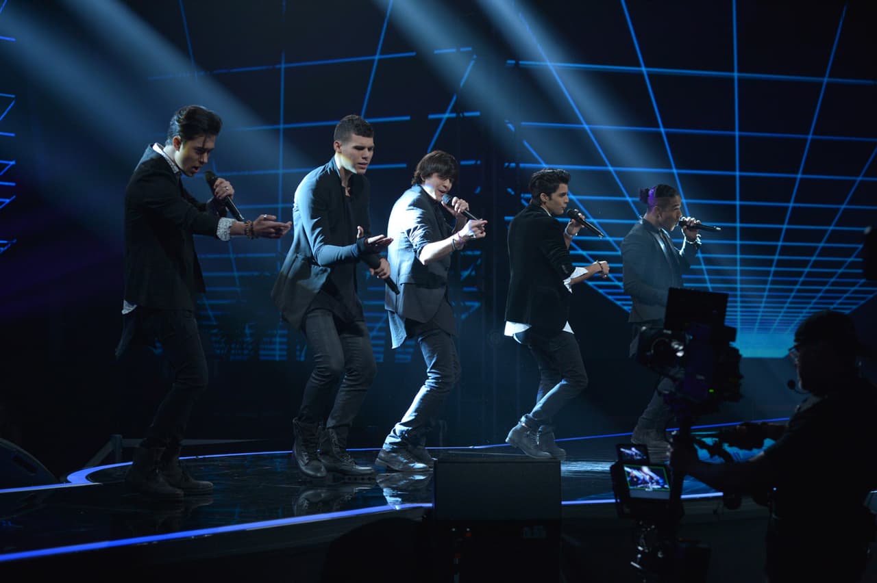 We all love CNCO! Eric, Zabdiel, Christopher, Joel y Richard cantaron sus éxitos "Tan fácil" y "Quisiera", si te perdiste la presentación
<a href="http://www.univision.com/shows/la-banda/cnco-regreso-a-la-banda-y-canto-tan-facil-y-quisiera-video" target="_blank"><b>aquí </b></a>la puedes ver una y otra vez.