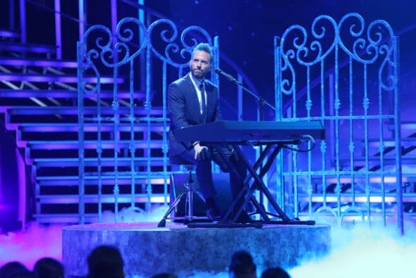 Una octava gala donde la hermandad reinó entre las seis chicas que quedan en la Mansión de la Belleza. Larry Hernández y Noel Schajris fueron los invitados de la noche y aunque pensábamos que todo era Peace and Love, llegó el momento de salvar y nominar: las chicas le dieron su voto a Catherine. Sin embargo, la sentenciadas de esta semana son las BFFs Geisha y Nathalia.