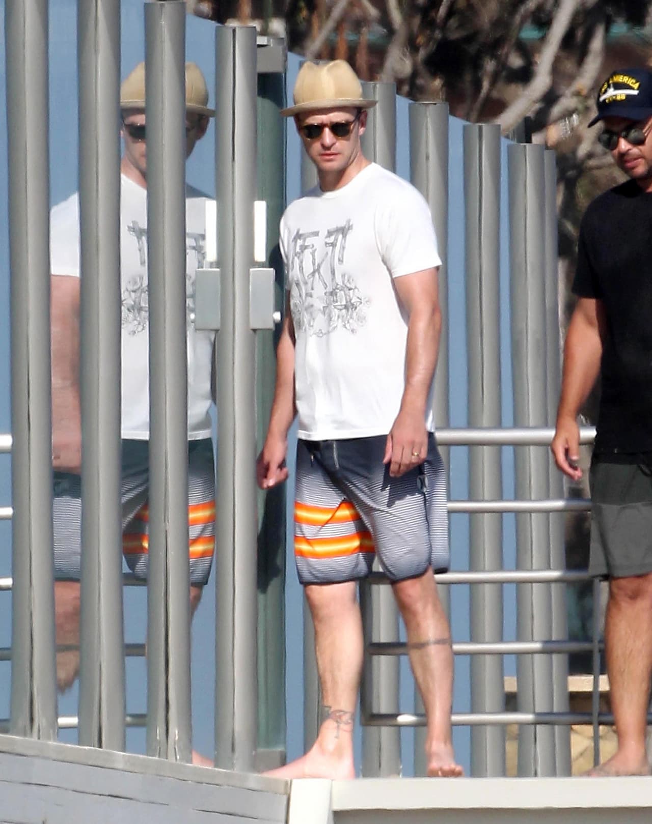 Justin se cambió el short por un traje de baño.