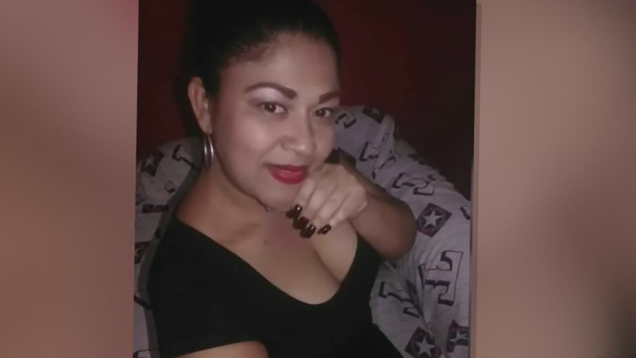 Arrestan a 'Lady Frijoles' en Dallas por presunto ataque con arma mortal