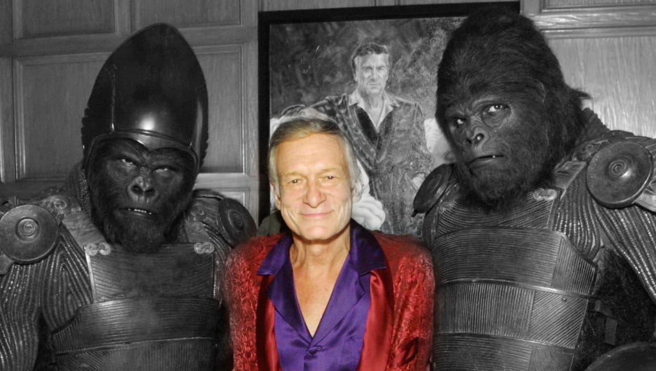 Hugh Hefner, la leyenda del imperio Playboy, murió a los 91 años de edad en su famosa residencia de Los Ángeles: la mansión Playboy, el 27 de septiembre de 2017.