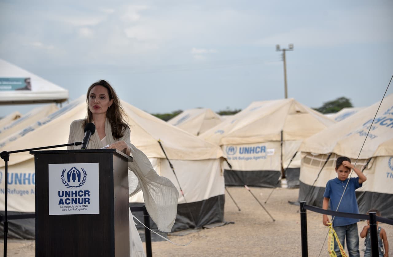 En la rueda de prensa el sábado 8 de junio en el campamento de Maicao, Angelina Jolie destacó "la inspiradora humanidad de las comunidades locales".