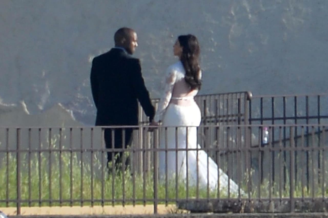 La pareja (que firmó su divorcio en 2022) disfrutó una semana de celebraciones alrededor de sus nupcias. Un día antes dela boda, los diseñadores Valentino y Giancarlo Giacometti organizaron un ‘brunch’ para los novios.