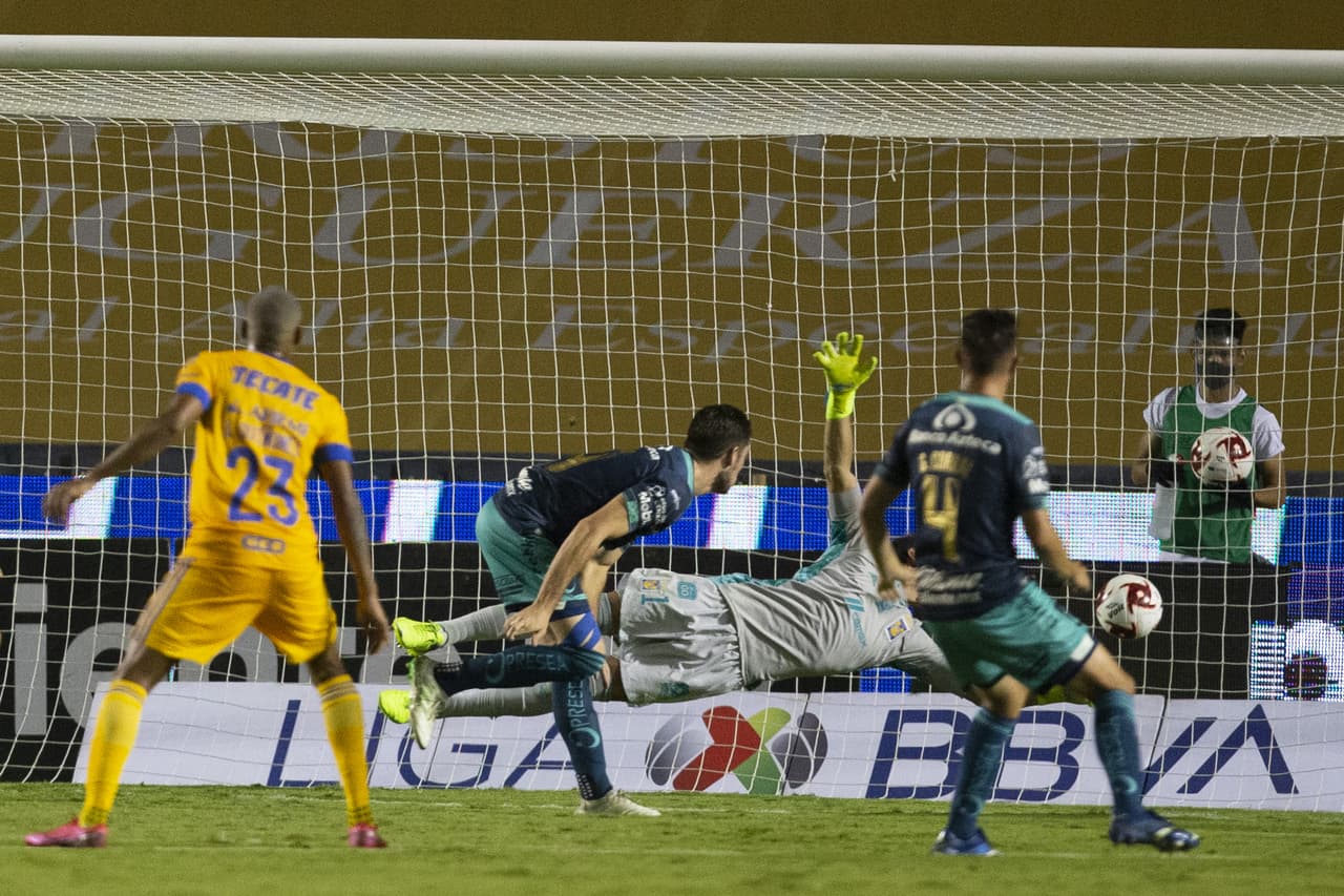 Tigres sentencia el partido en los primeros 10 minutos con goles de André-Pierre Gignac y Eduardo Vargas y al Puebla no le da tiempo de empatar y terminan cayendo 2-1.