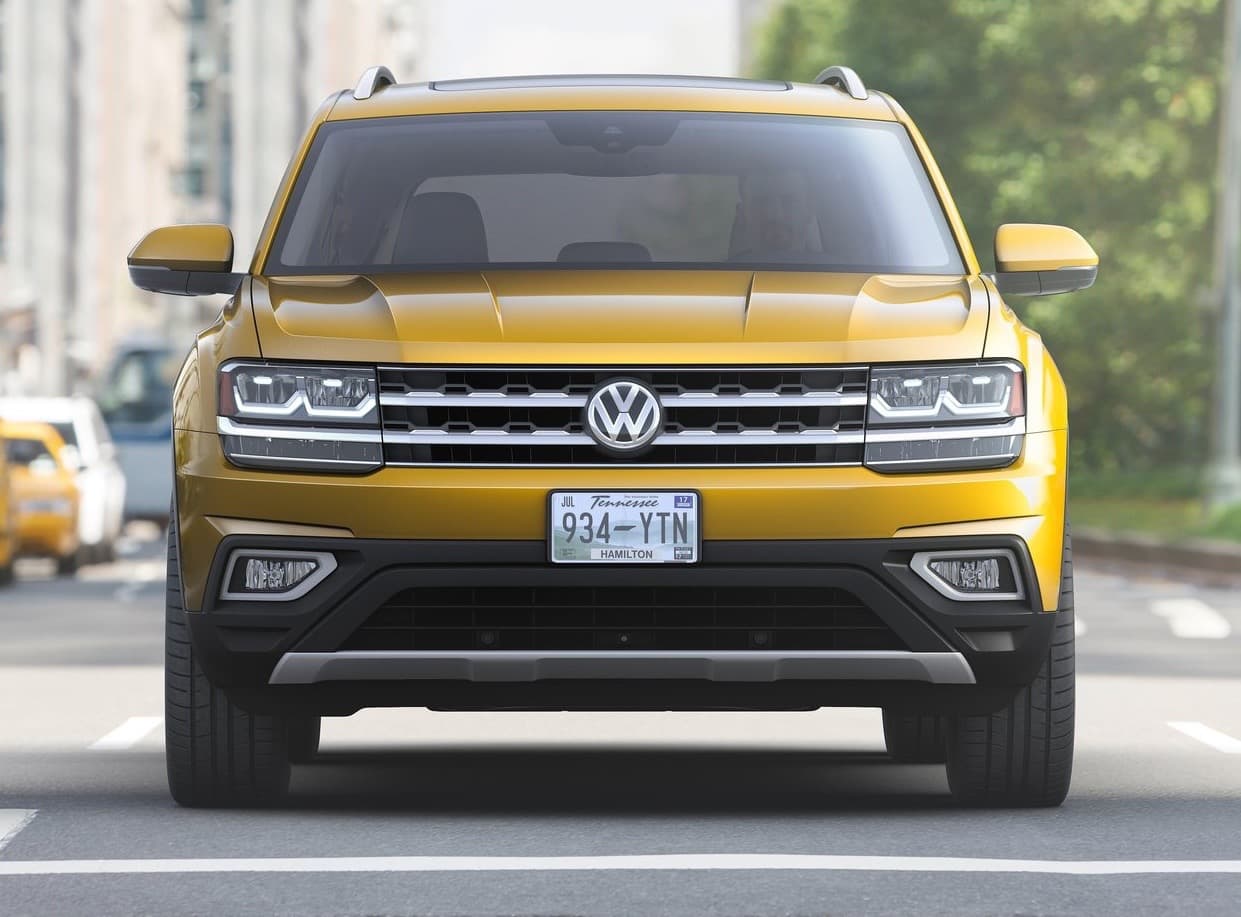 La nueva Volkswagen Atlas 2018 se mostró al público en el famoso muelle de Santa Mónica en California, al final de la legendaria Ruta 66. Será construida en la nueva planta del fabricante alemán en las afueras de Chattanooga, en el estado de Tennessee y estará dedicada exclusivamente al público estadounidense, a quien Volkswagen tuvo en mente al momento de su diseño y desarrollo. Sin embargo la marca se siente tan confiada en su nuevo producto que anunció que a finales de 2017 también será ofrecida en Rusia y en mercados del medio oriente.