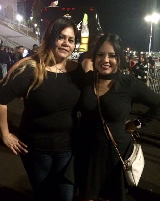 <b>Cynthia Garcia - San Francisco</b>
<br>“Me fascina Maná desde sus inicios. Siempre tienen un mensaje positivo para la comunidad. Me siento positiva con los resultados de las elecciones, vienen momentos difíciles, pero sobreviviremos.”
<br>
<br>
<b>Dalicy Garcia - México</b>
<br>“Me siento muy conectada con su música por el mensaje que lleva, de que todos los latinos tenemos mucho poder aquí en los Estados Unidos.”
<br>