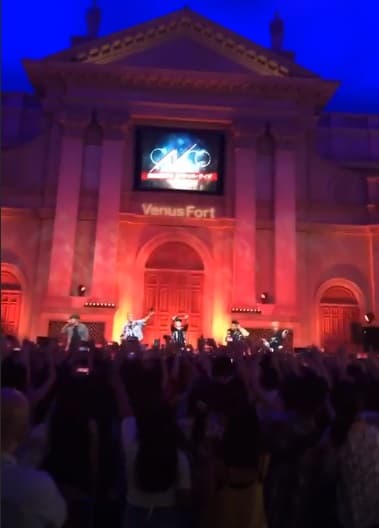 Y al llegar la hora, los chicos ofrecieron un show muy especial, interpretando sus éxitos incluido su nuevo tema 'Se vuelve loca', en su versión 'spanglish y que viene incluido en su más reciente álbum CNCO.