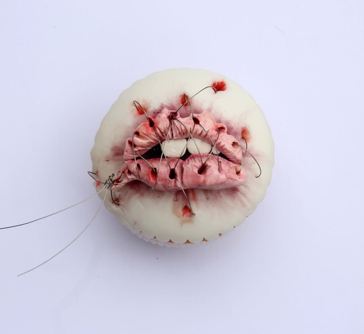 ¿Le robarías una mordida a estos impresionantes labios sabor cereza?