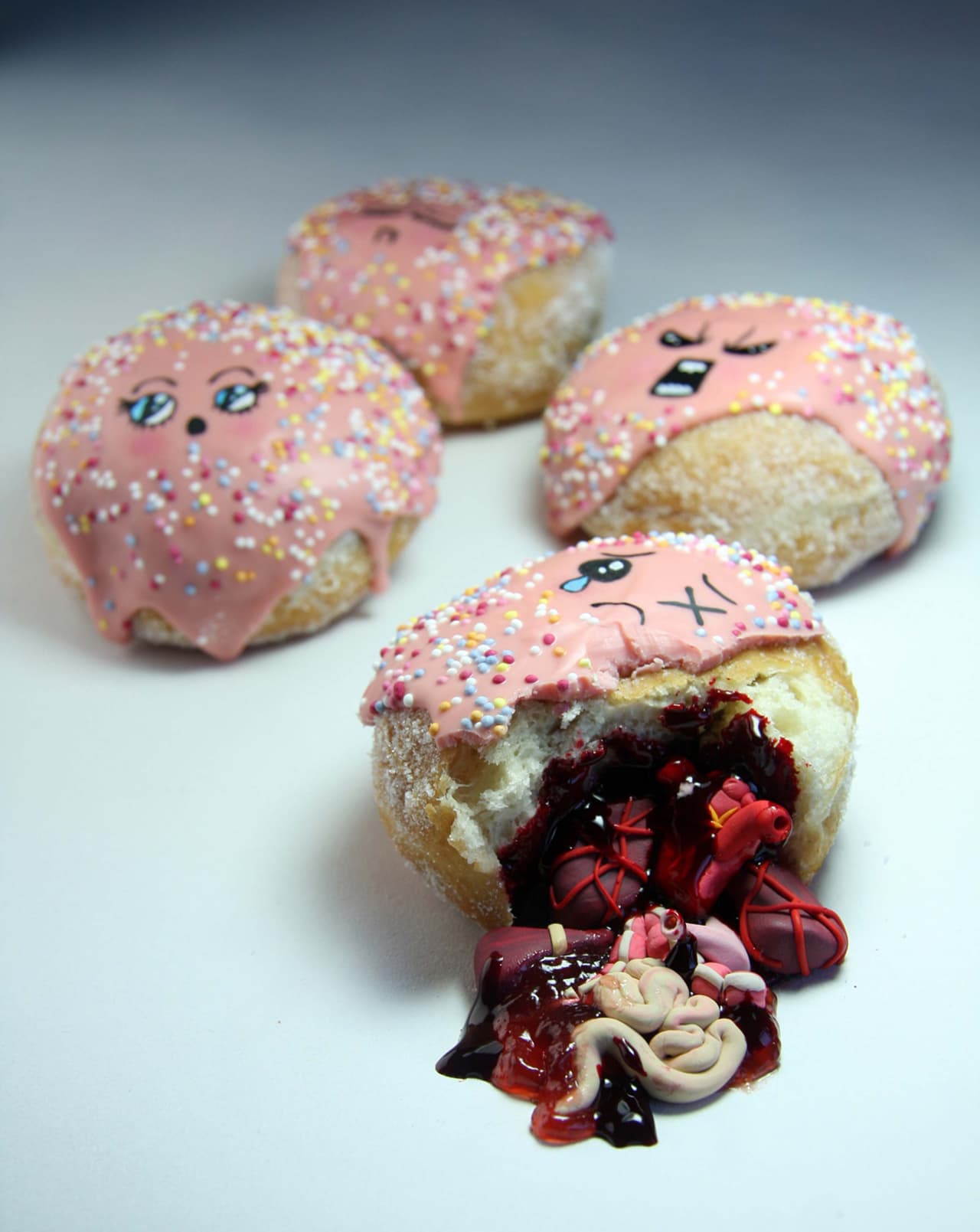 Miss Insomnia Tulip es única en su forma de crear repostería riquísima y espeluznante.