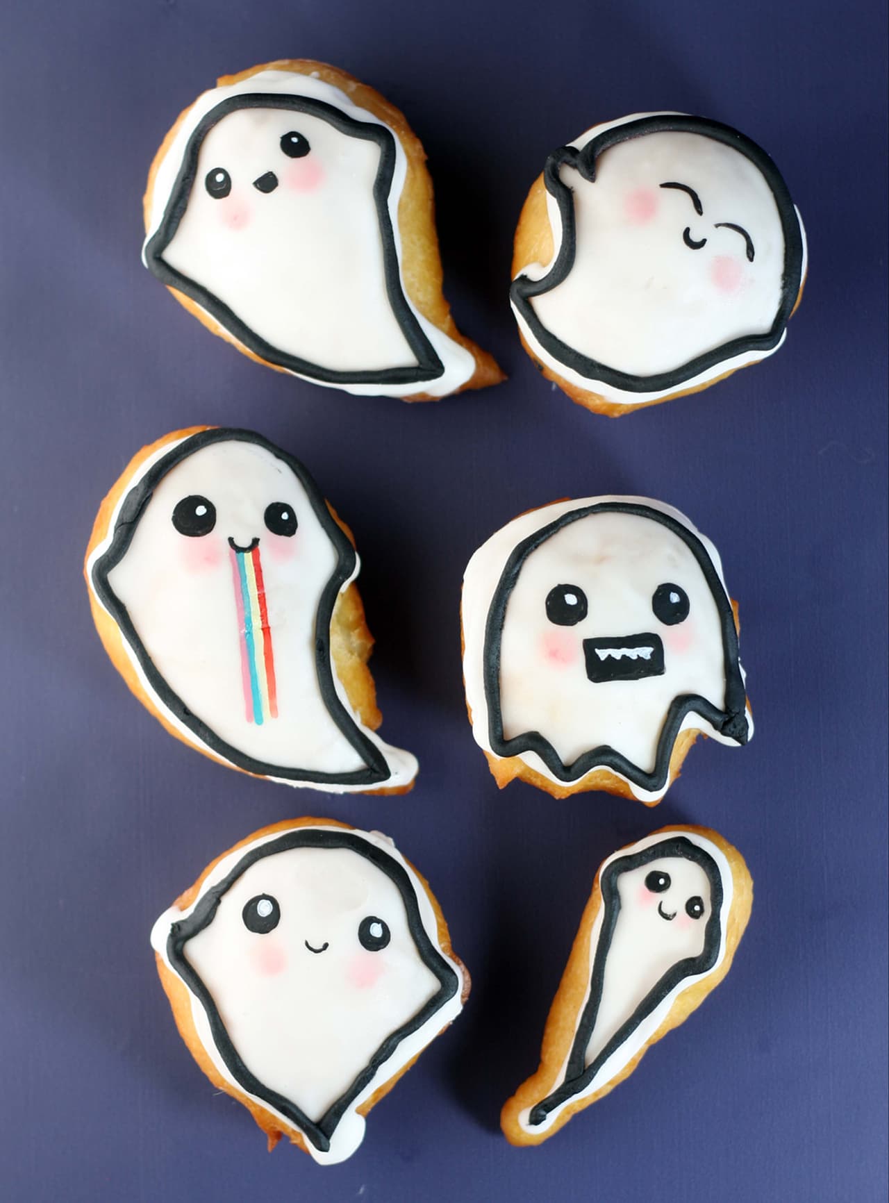 Ricas galletas en forma de fantasma alegrarán tu espíritu de Halloween.
