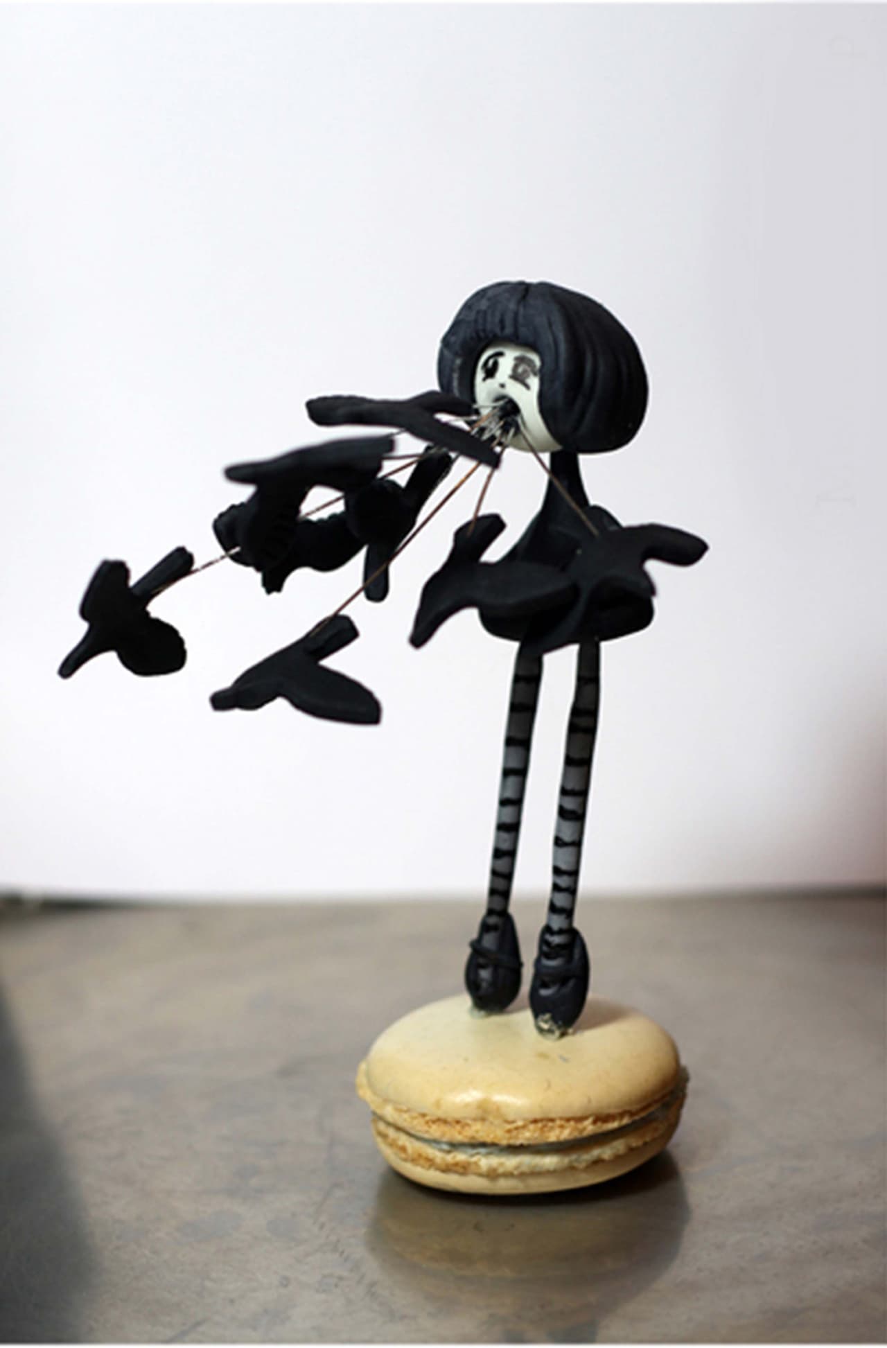 Piezas extraordinarias para la mesa en Halloween creó una artista.