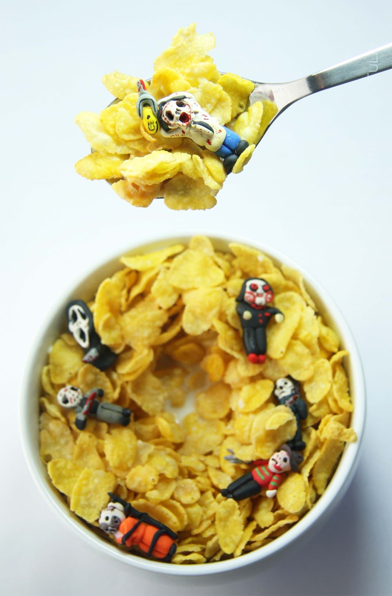 O si lo prefieres, puedes comer cereal y deshacerte de los personajes de pesadilla más horribles.