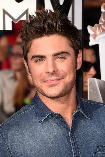 Zac Efron fue de los últimos en llegar. Mira aquí los videos más chismosos.