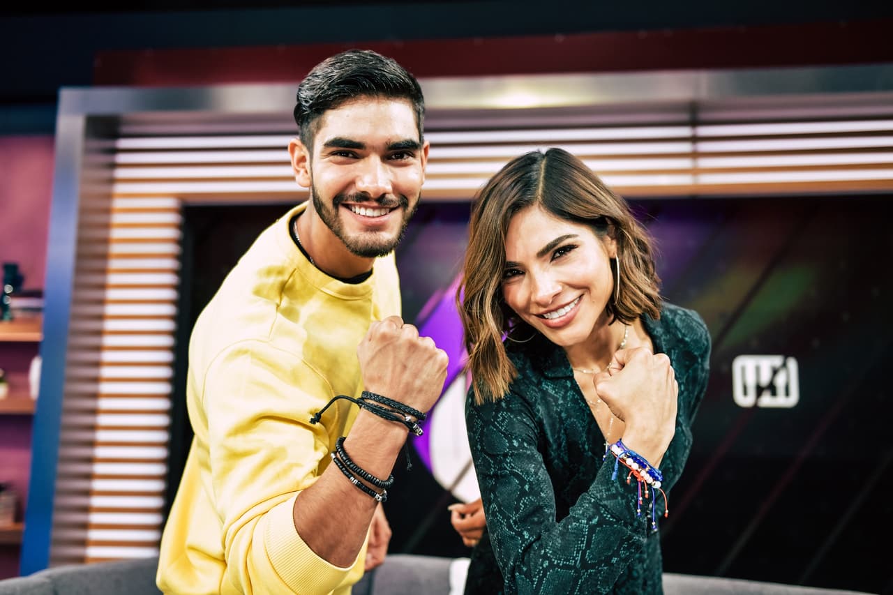 La presencia de ambos en el show permitió comprobar el gran parecido de los hermanos, que se prestaron para una serie de fotos que no hicieron otra cosa que evidenciar que son como dos gotas de agua.