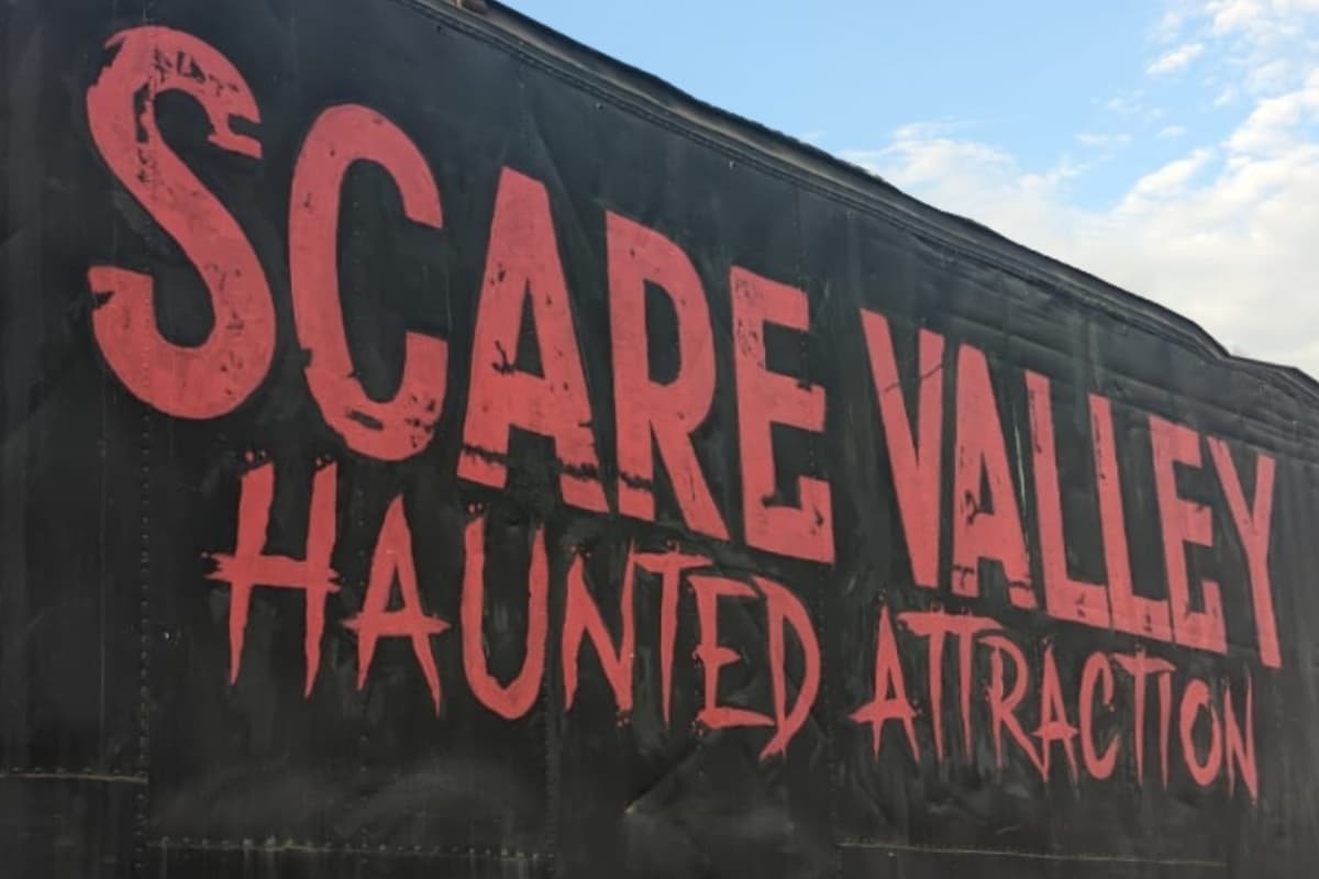 Scare Valley regresa a Bakersfield, todos los viernes, sábados y domingos de octubre en donde disfrutarán de una experiencia espeluznante. Vivirán el miedo en la casa embrujada, hay un paseo en un carruaje embrujado, Casper´s Bounce Zone, huerto de calabazas y otras actividades que te harán gritar. Visita el sitio web scaryvalley.org para más información.