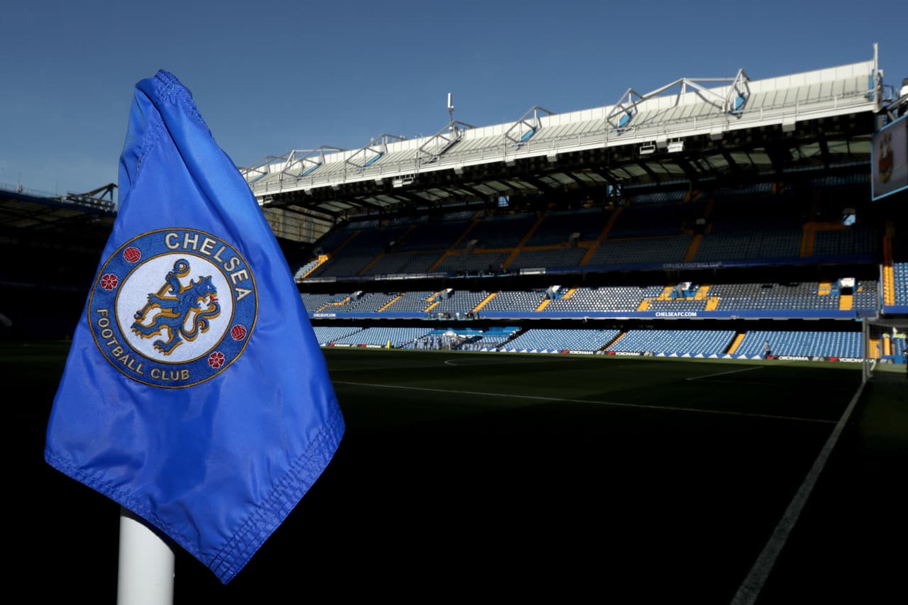 Foto de archivo del 15 de agosto de 2016 de la bandera del club Chelsea en su estadio Stamford Bridge, en Londres. (Nick Potts/PA via AP)