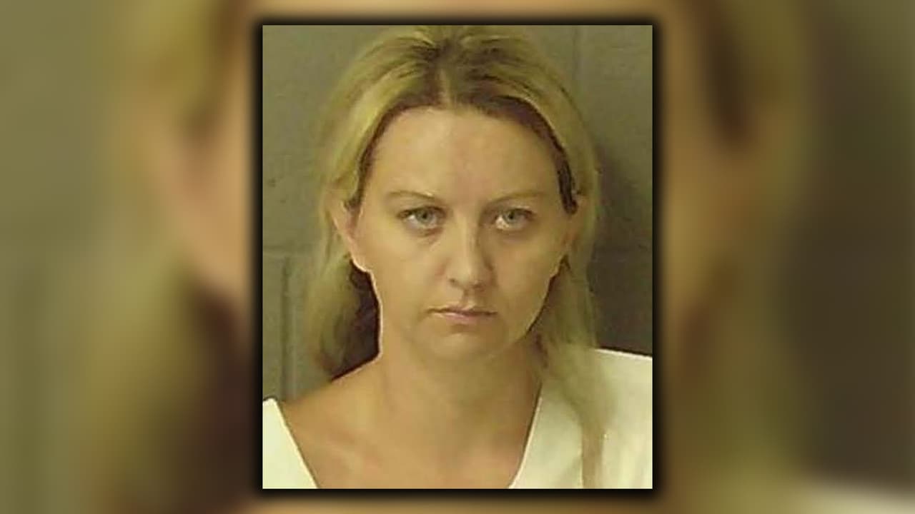 Sentencian a 15 años de prisión a una mujer por matar a tiros a su hija de 2 años