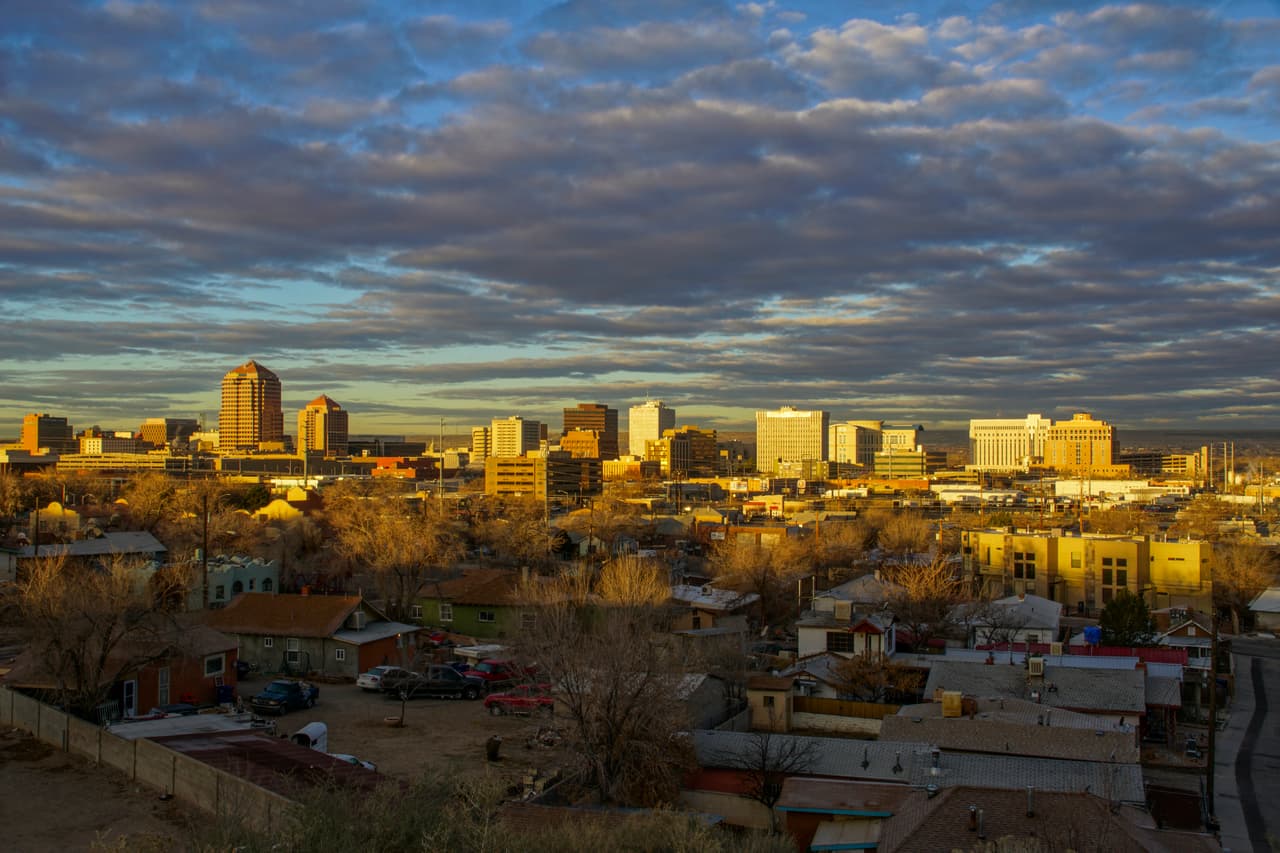 <b>Puesto 11. Albuquerque, Nuevo México. </b>En esta ciudad perdieron la vida 119 personas al ser atropelladas. La Tasa de Mortalidad de Peatones de 4.3 por cada 100,000 habitantes.