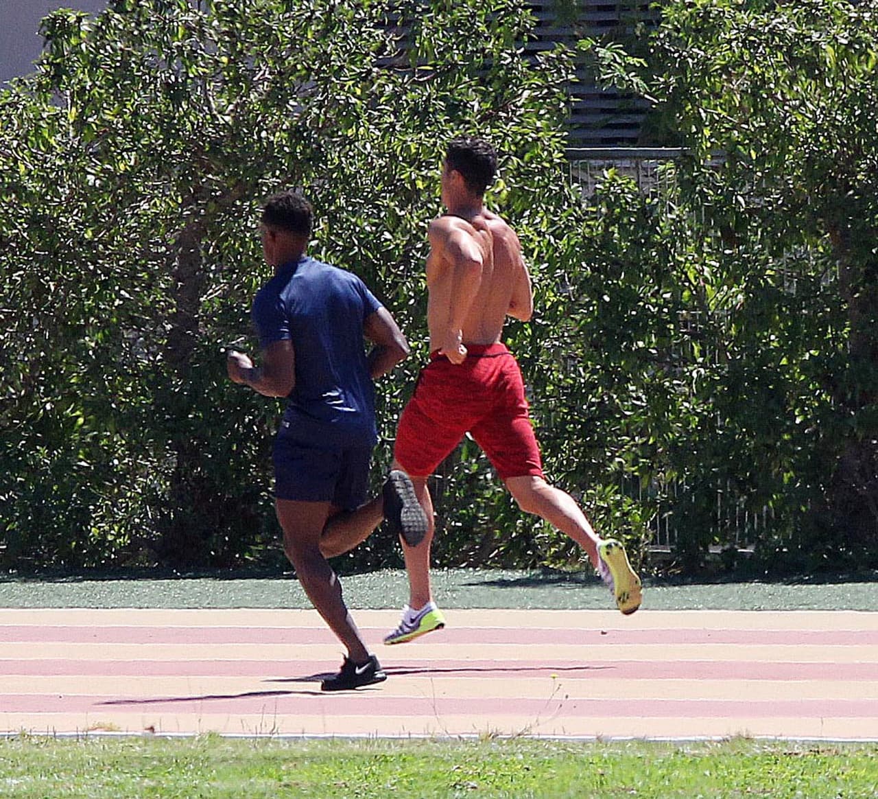 Cristiano Ronaldo haciendo ejercicio.