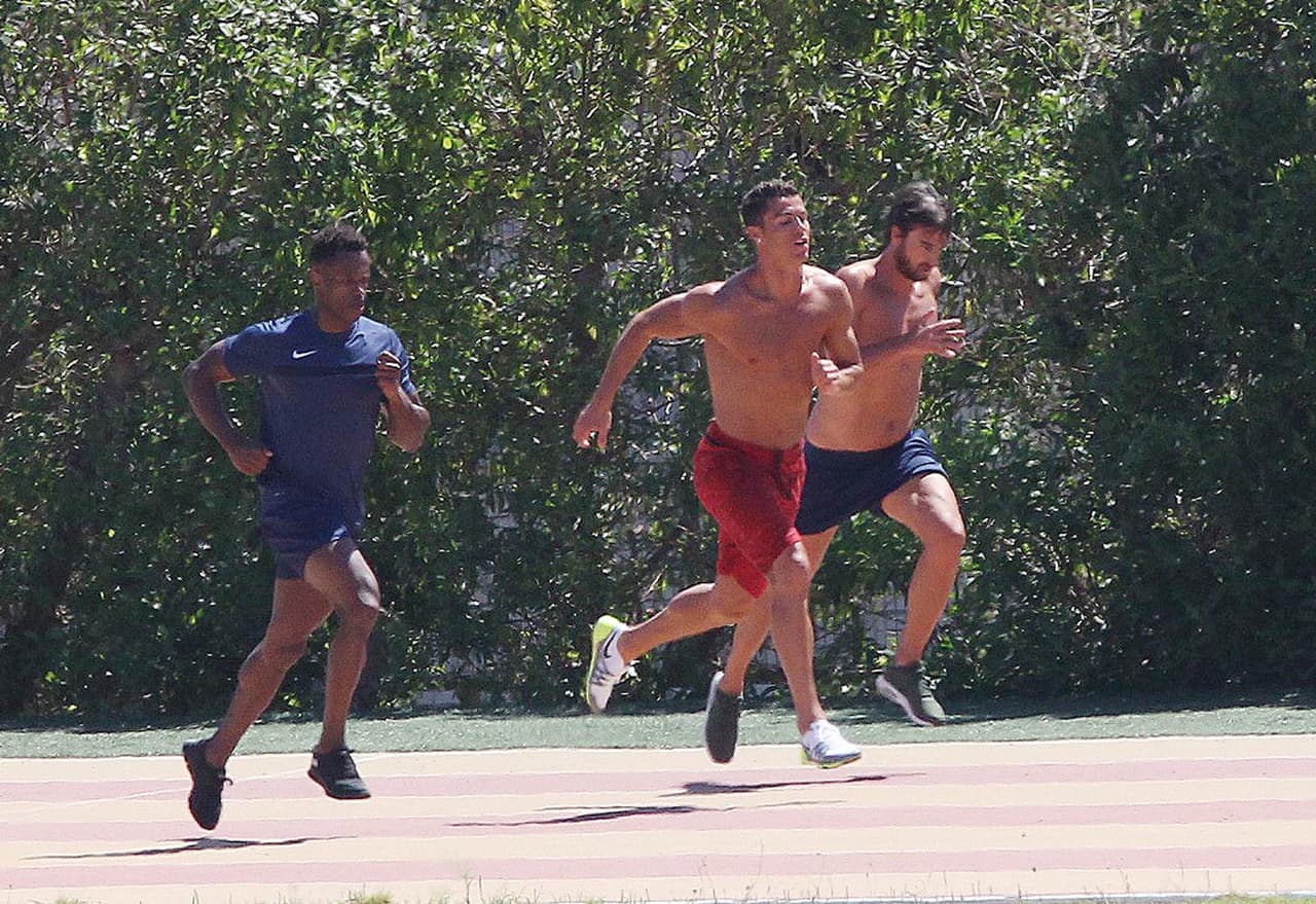 A pesar de que está de vacaciones, el futbolista sigue trabajando su cuerpo.