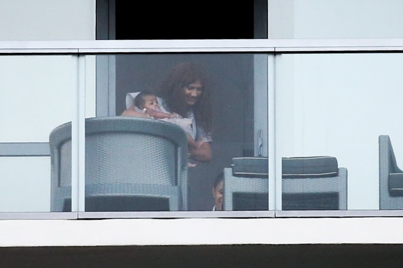 Kulture tiene tres hermanos más por parte de
<b><a href="https://www.univision.com/entretenimiento/arrestan-al-esposo-de-cardi-b-por-posesion-de-drogas-y-arma-de-fuego">su papá, el rapero Offset, </a></b>cuyo nombre de pila es Kiari Kendrell Cephus.