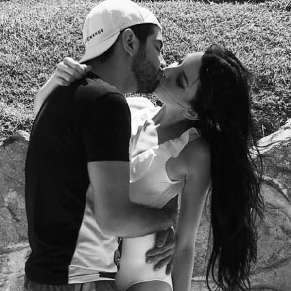 Todo parece indicar que entre
<b><a href="https://www.univision.com/novelas/novelas-show-temp/la-novia-de-jose-eduardo-derbez-es-super-fan-de-victoria-ruffo"> José Eduardo Derbez y su novia Bárbara Escalante</a></b> existe mucho amor.