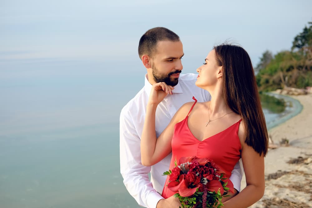 <b>Oportunidades que debes aprovechar este mes:</b> Una especie de nueva “luna de miel”, la posibilidad de un refrescante comienzo en el amor.
<br>
<b>Peligros que debes evitar:</b> Auto recetarte, dejar de acudir a tus citas médicas y tomar medicamentos por tu cuenta si estás atravesando alguna condición de salud.