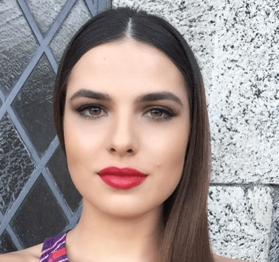 Nació el 2 de noviembre de 1990 en Río de Janeiro. A sus 26 años ha consolidado su carrera artística con participaciones en más de diez telenovelas, dos largometrajes y dos obras de teatro.