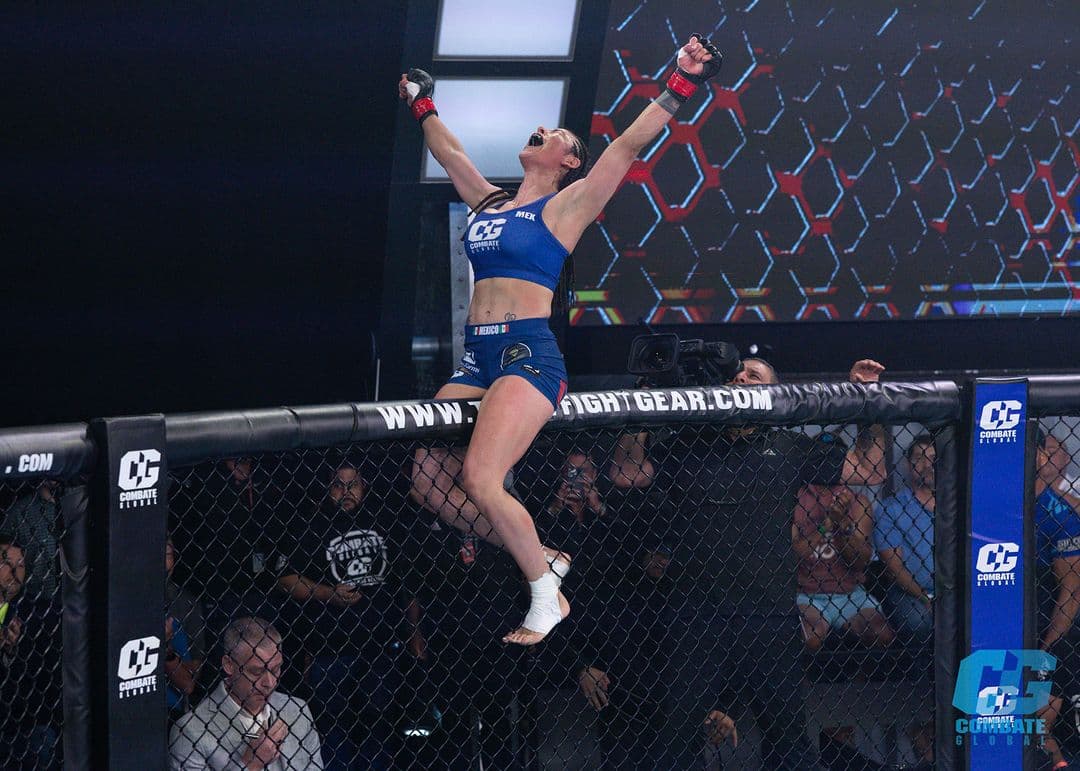 ¡Triunfo! 'Loba' Acosta gana con tremenda guillotina