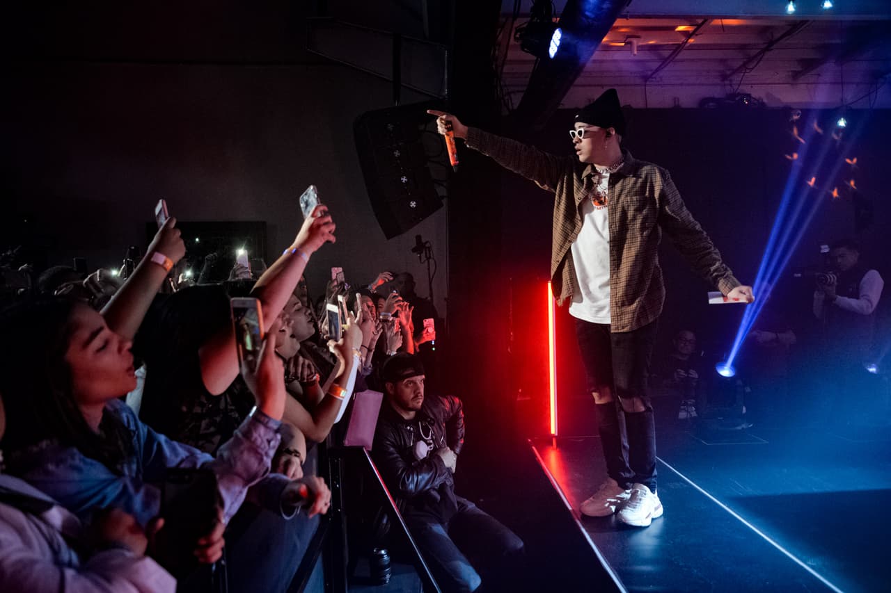 El lanzamiento de este nuevo personaje en las pantallas grandes será en el 2024, aunque aún no cuenta con guionista ni director, tampoco se ha confirmado una fecha de estreno para la película, porque el cantante de ’Dakiti’ lleva a cabo una gira musical.