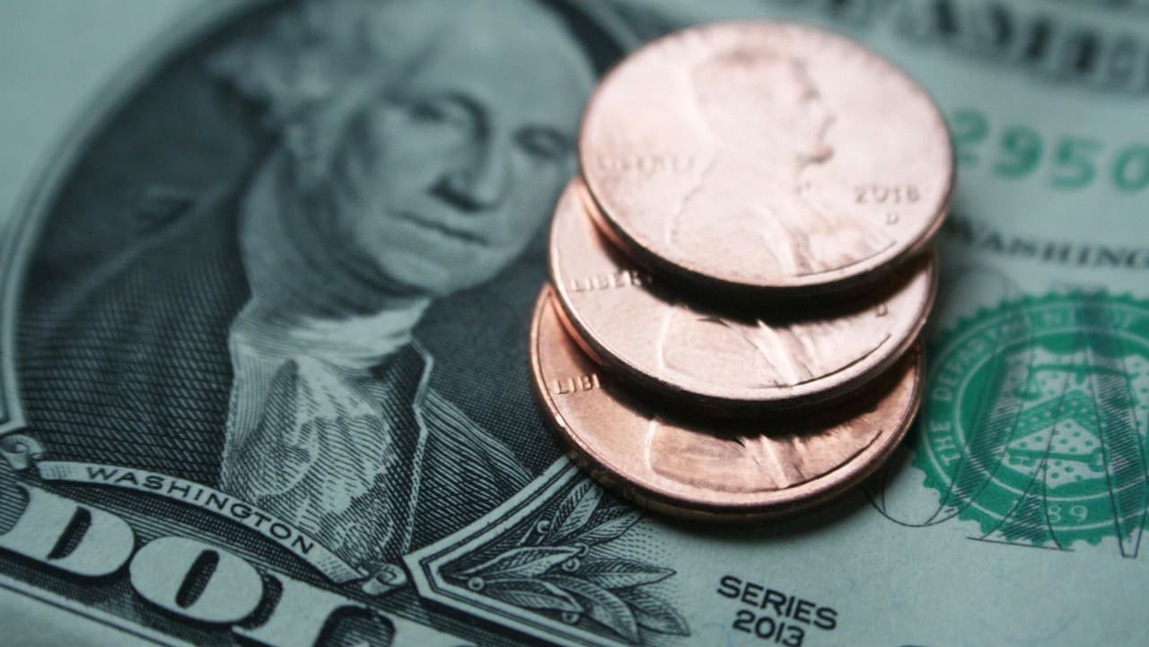 "El interés de los votantes latinos en participar en las elecciones intermedias no es una garantía de participación electoral. Para lograr votantes latinos, ambos partidos deben invertir en llegar a nuestra comunidad como lo harían con cualquier otro electorado valioso”, concluyen los comentarios de la encuesta.