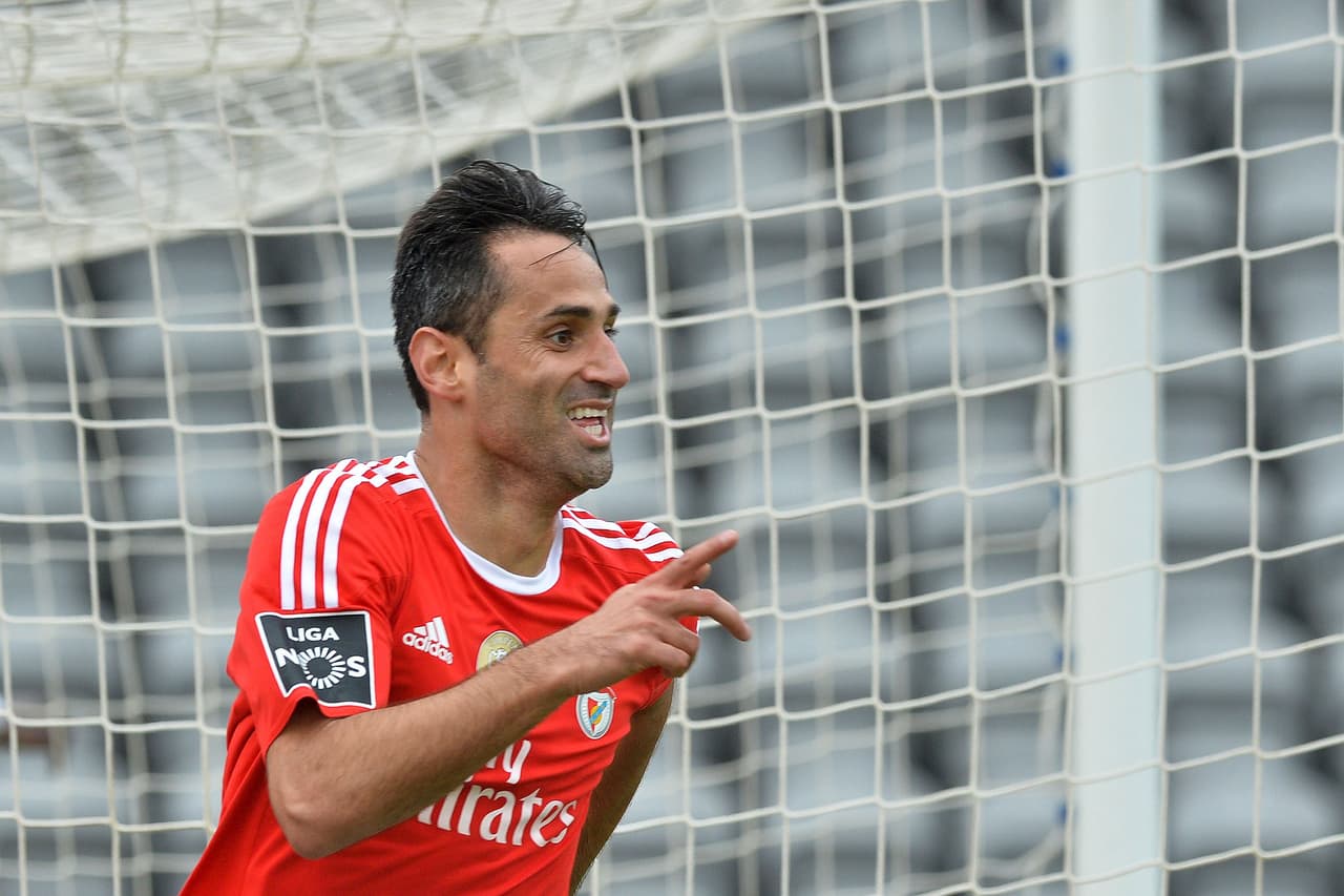 Benfica se impone al Arouca con gran partido del brasileño Jonás