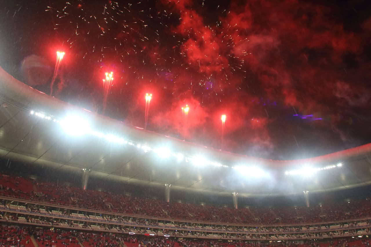 Espectaculares imégenes se vieron en la sede del clásico más antiguo de México.