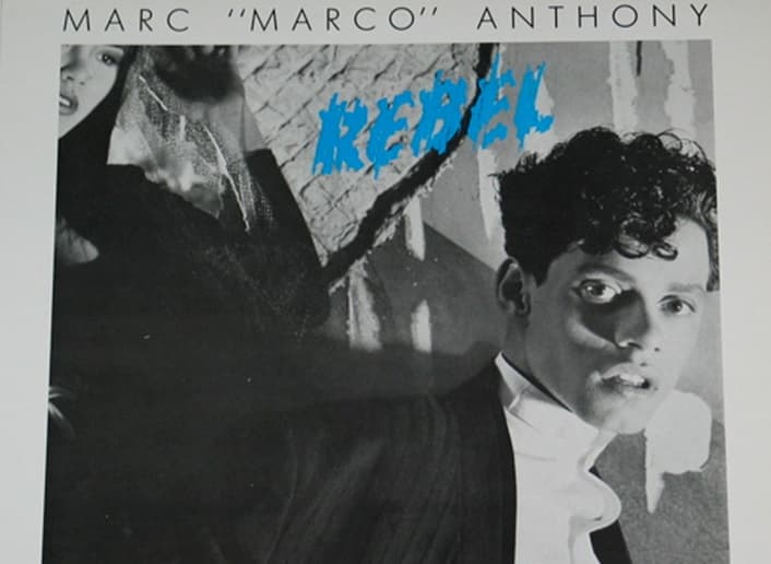 2. Sus inicios en la música fueron espectaculares, ¿sabías que en 1988 lanzó un álbum muy electro llamado 'Rebel'? En ese entonces, el joven Marc estaba interesado en otros géneros que no eran la salsa.