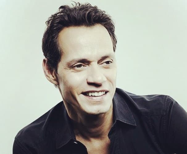 43. En abril de 2014 Santo Domingo reconoció a Marc por sus logros en la música y por apoyar a los niños desamparados. El presidente del Senado, Reinaldo Pared Pérez, entregó al cantante un pergamino.