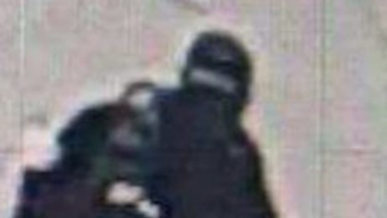 El hombre atacó a una mujer en Fulton River District.