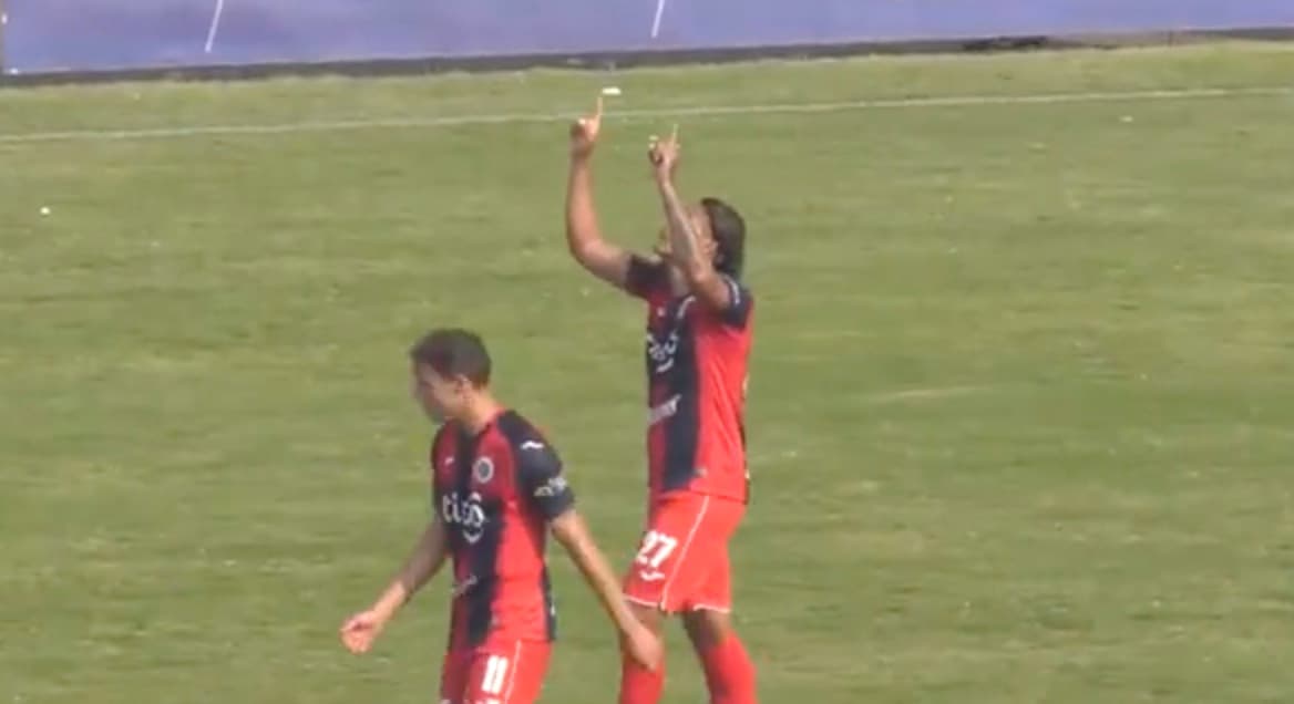 ‘Gullit’ Peña se estrena oficialmente como goleador del FAS