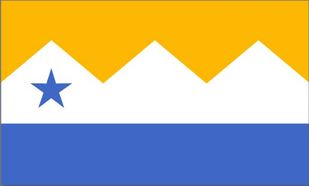 Tres picos de montañas blancas bajo un cielo amarillo dorado, con una estrella 'capital' azul brillante debajo de la primera, descansan sobre una banda de azul brillante.