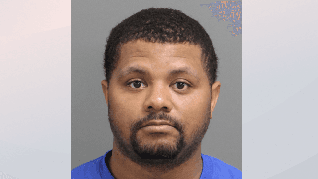 Hombre que cayó con su camioneta en una zanja es acusado de conducir en estado de ebriedad