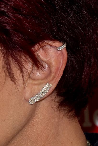 De dos piezas, tal como Sharon Osbourne, puedes portar este accesorio en dos partes.