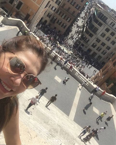 En cada una de sus fotografías puso mensajes de felicidad y agradecimiento.